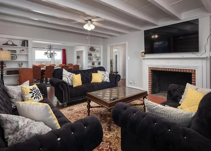 Holiday home Grand Performance 3 Min To Downtown, Stockyard, At&t