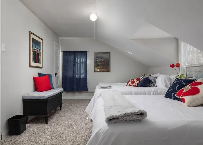 Grand Performance 3 Min To Downtown, Stockyard, At&t Holiday home *